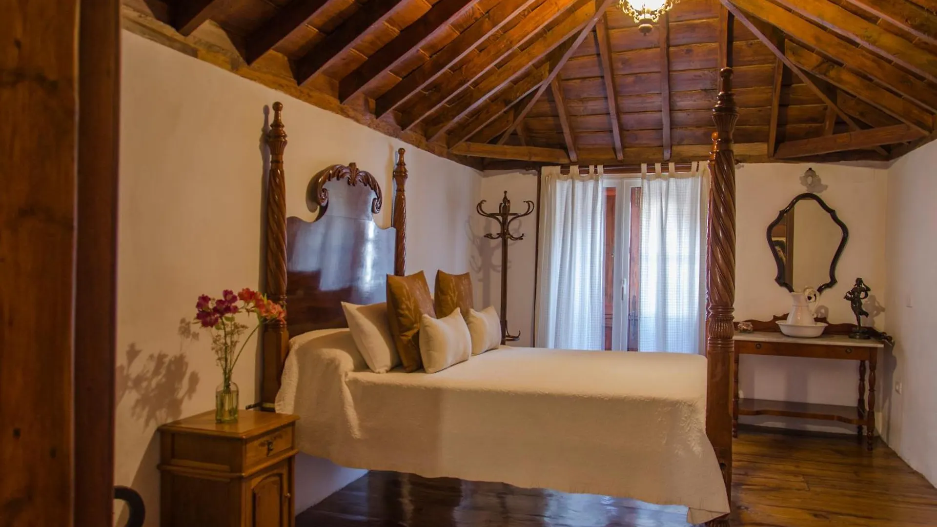 Hotel Rural Casona Santo Domingo contacts